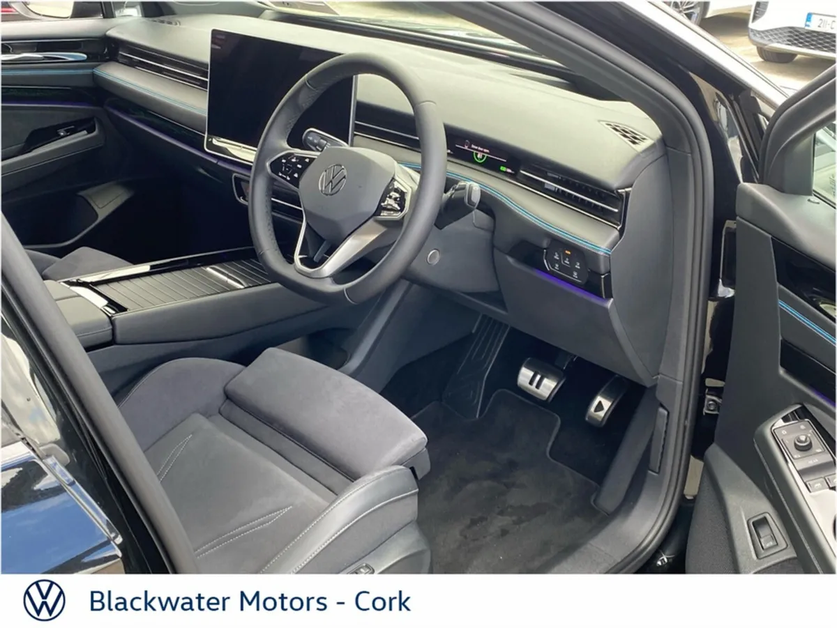 Volkswagen ID.7 Pro Plus 286BHP *ORDER YOUR 251 TO - Image 4