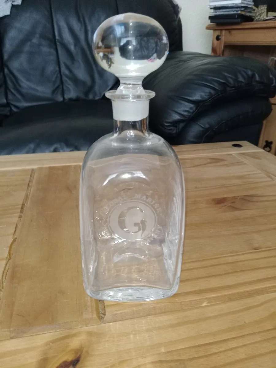 Heavy whiskey decanter unused - Image 2