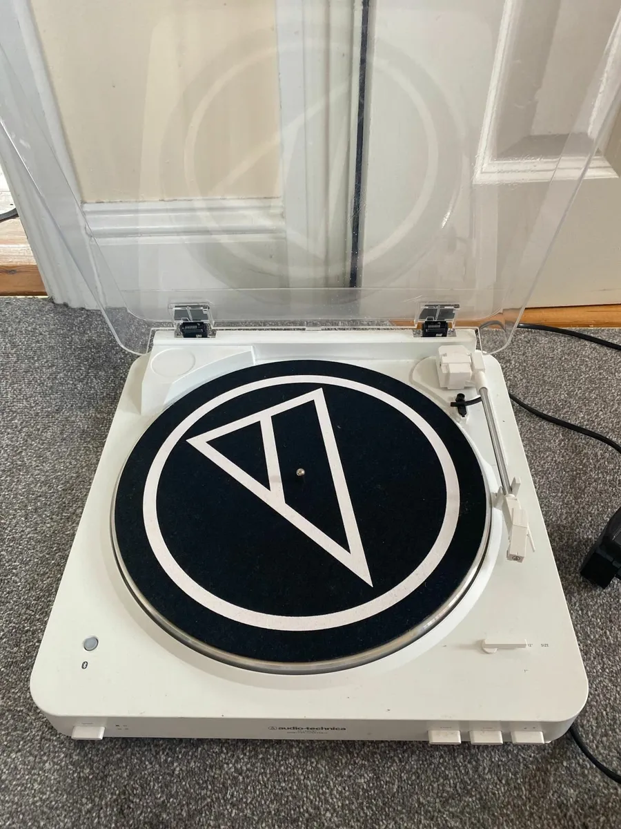Record Player - Image 1