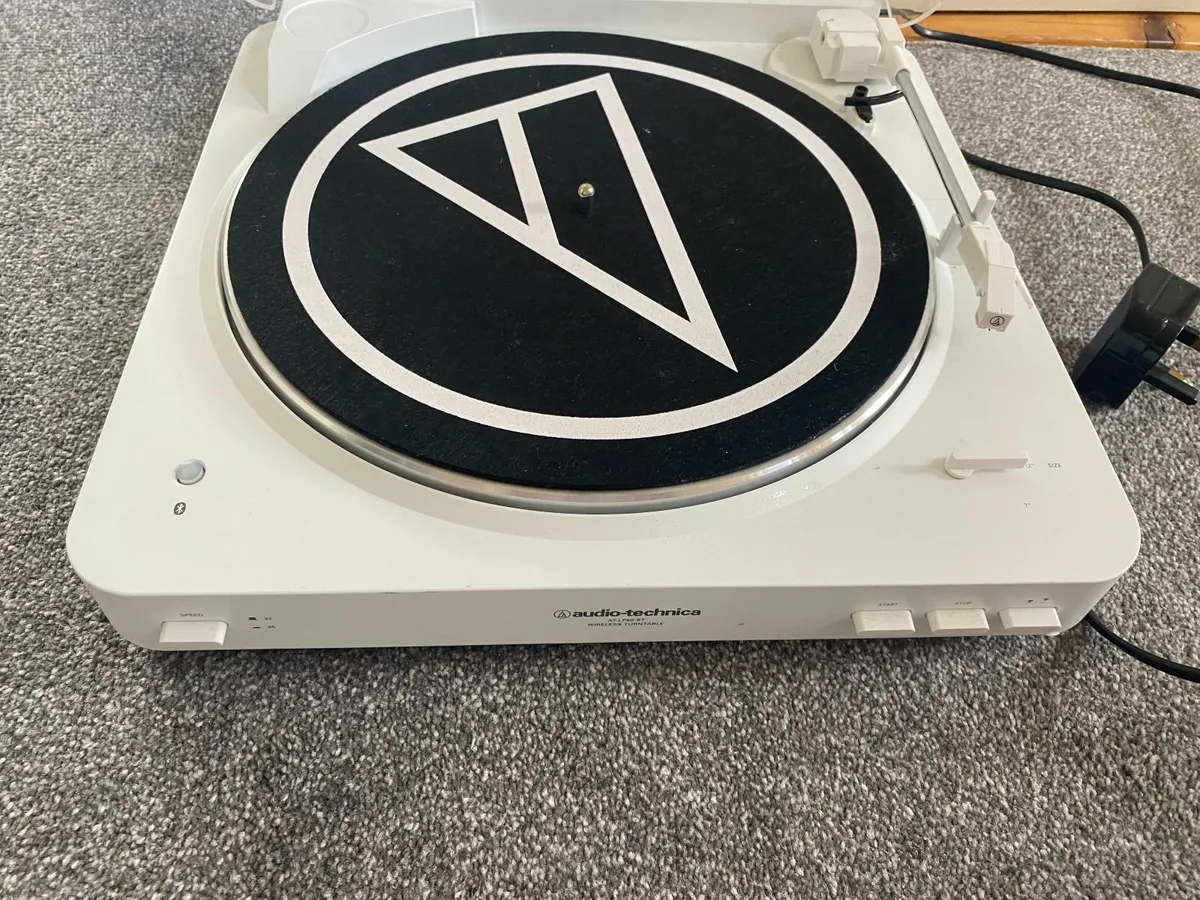 Record Player - Image 3