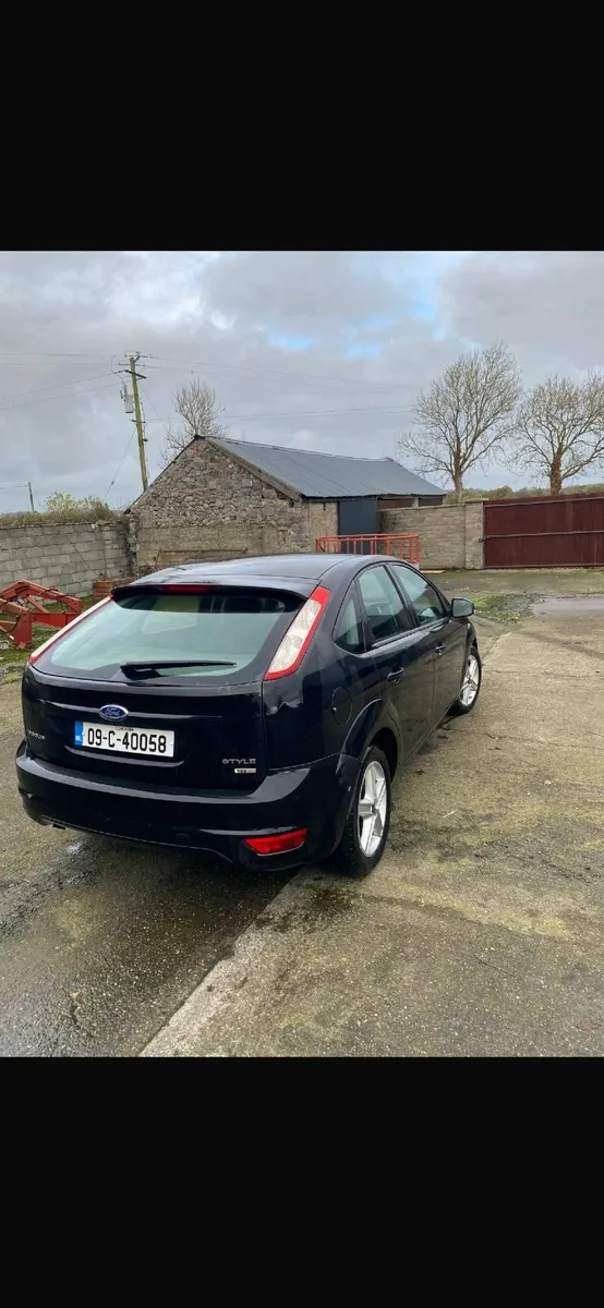 Ford Focus 2009 - Image 2