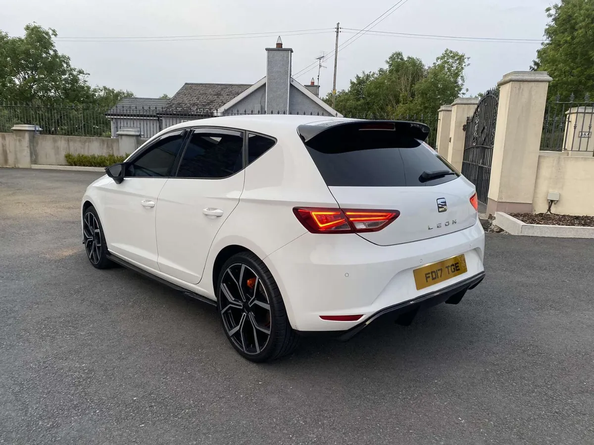 OUTSTANDING 2017 SEAT LEON 1.6 TDI SE - Image 4