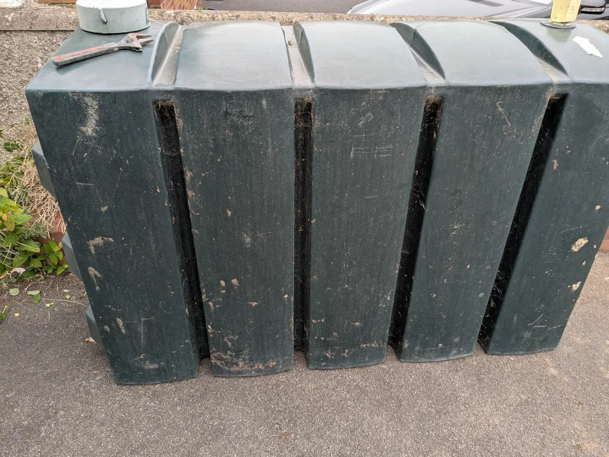 Oil tank - Image 1