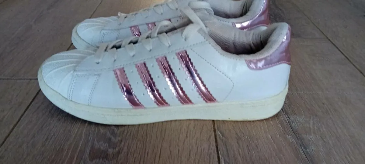 Girls Adidas Trainers 4/37 - Image 3