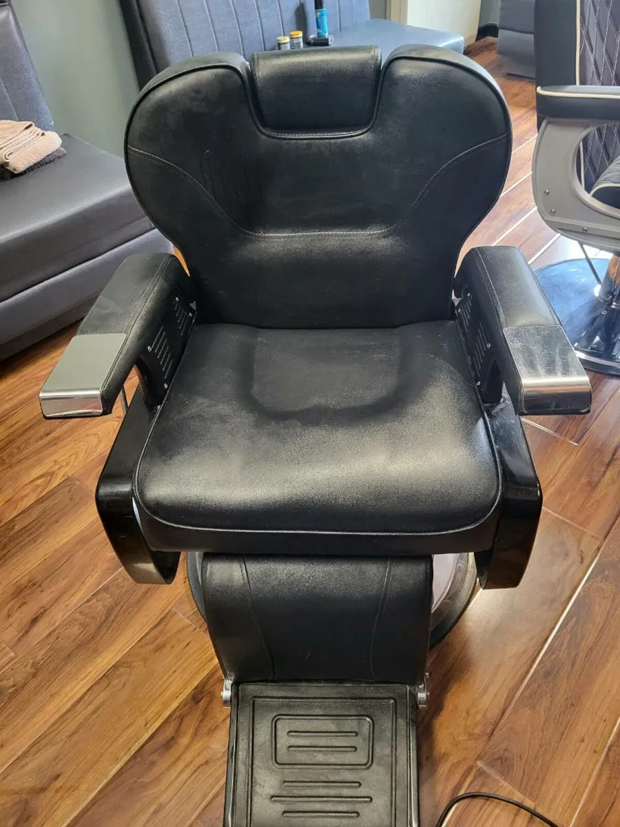 Barber chair - Image 1