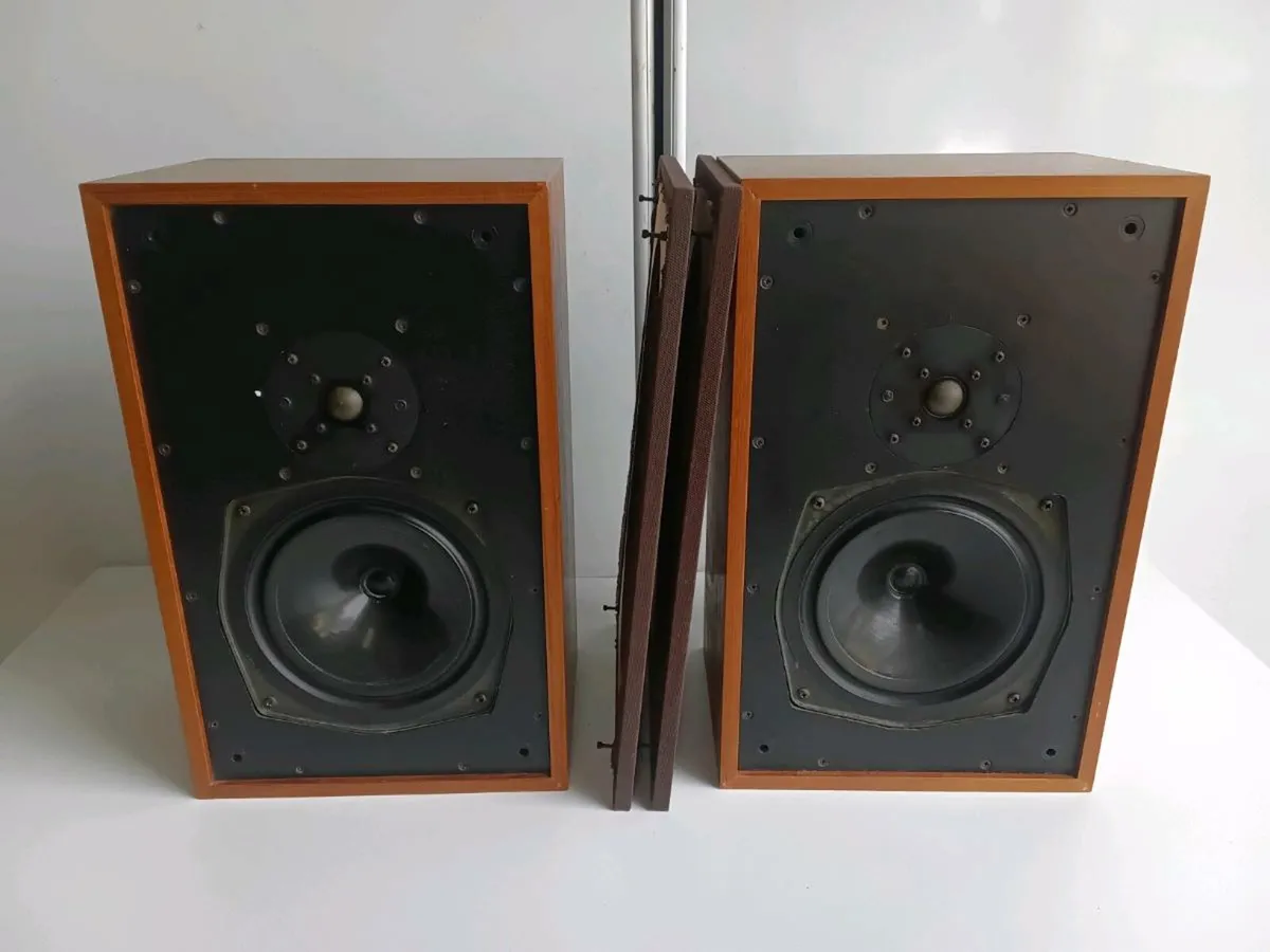 Pair of Vintage Speakers - Image 1