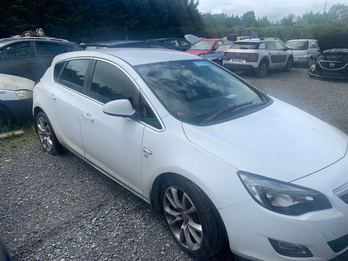 2011 VAUXHALL  OPEL ASTRA - Image 1
