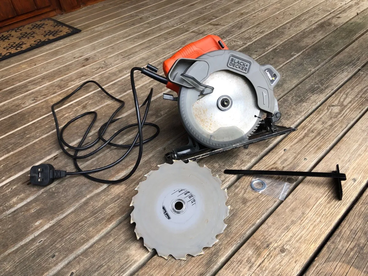 Black+Decker Circular Saw corded 66mm cut - Image 1