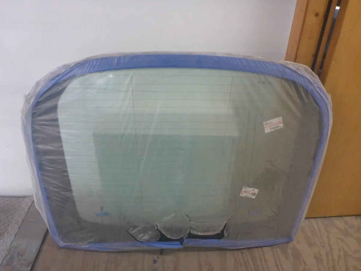 Ford Mondeo 2014/2022 Rear Hatchback Window - Image 1