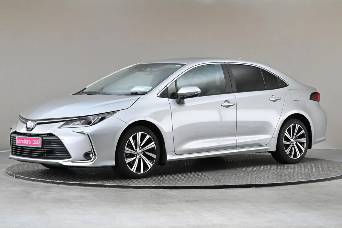 Toyota Corolla 1.8 Hybrid Luna Sport 4DR  2tone I - Image 4