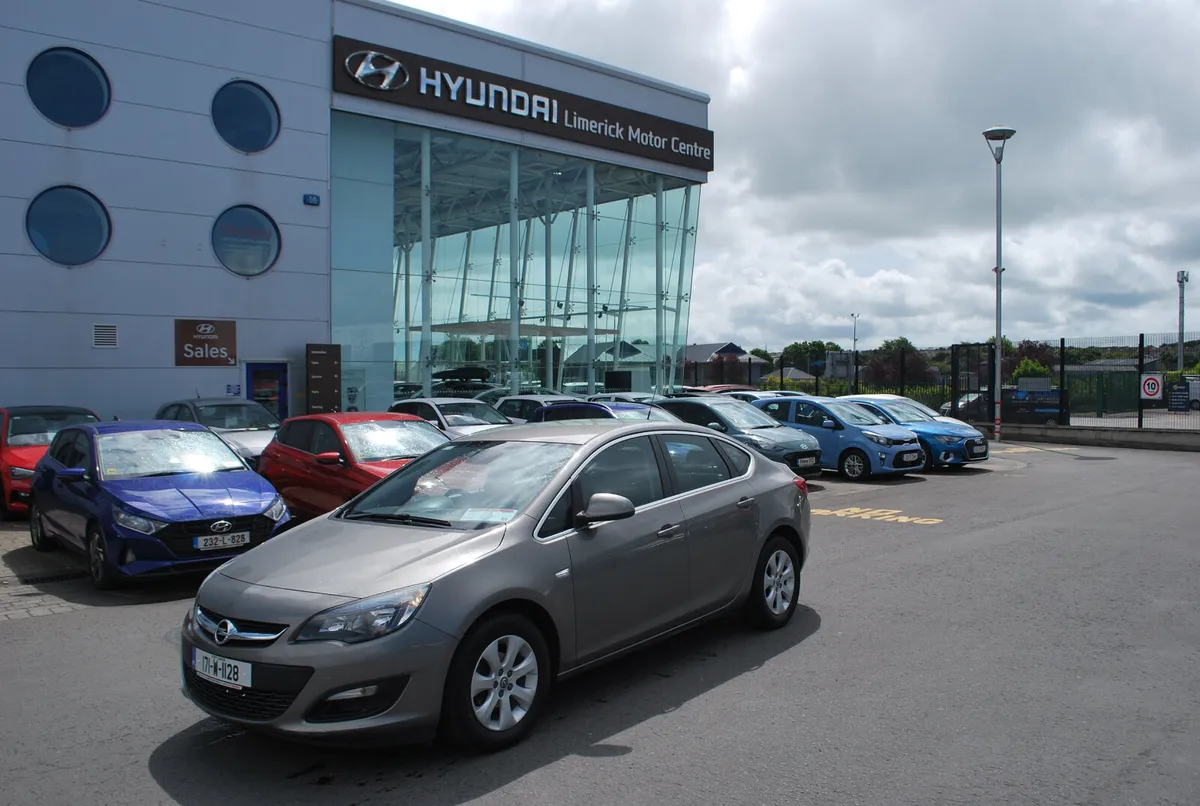 Opel Astra 2017 - Image 1