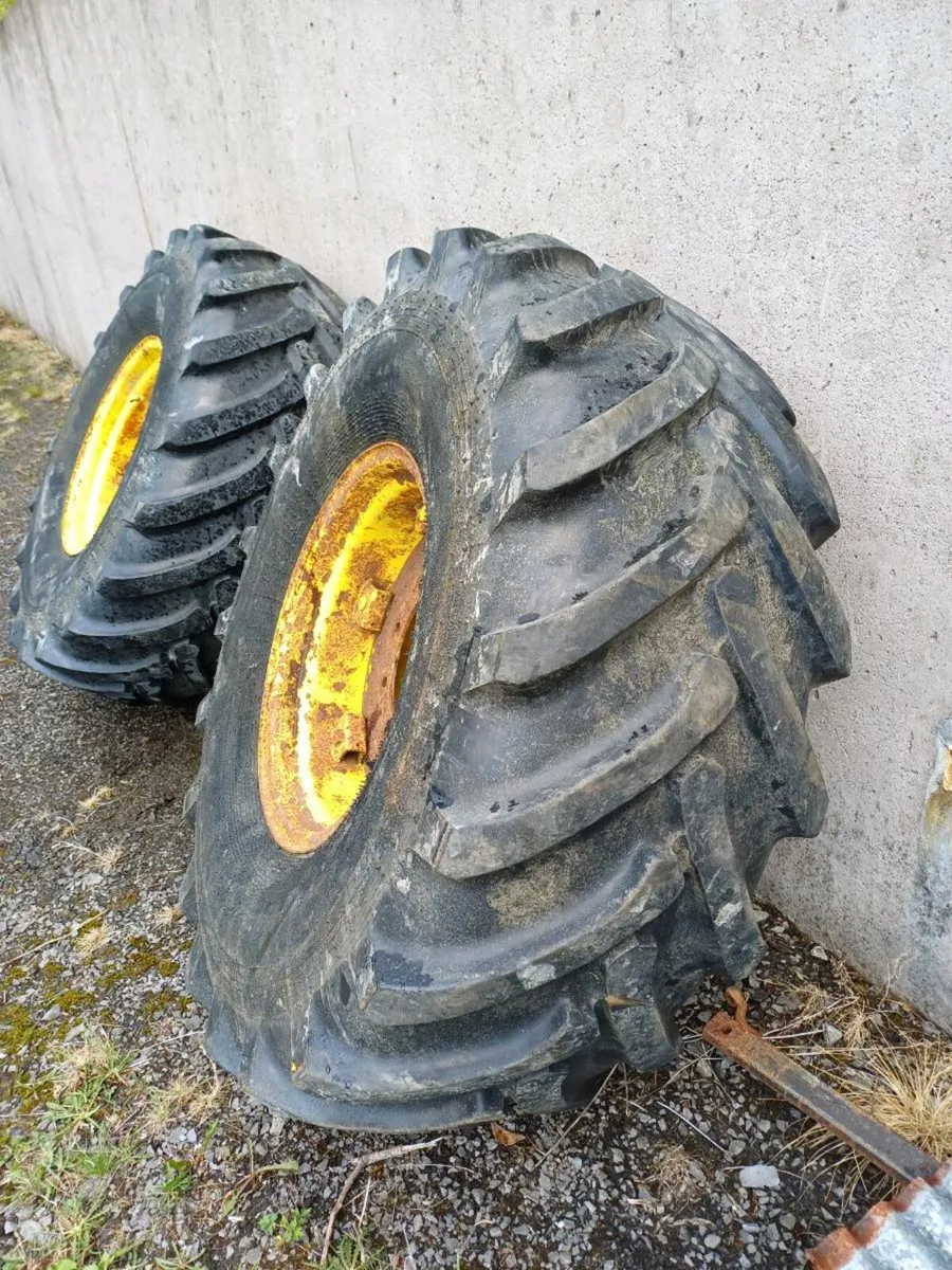 21.3 x 24 wheels, bolt in centres £500 - Image 1