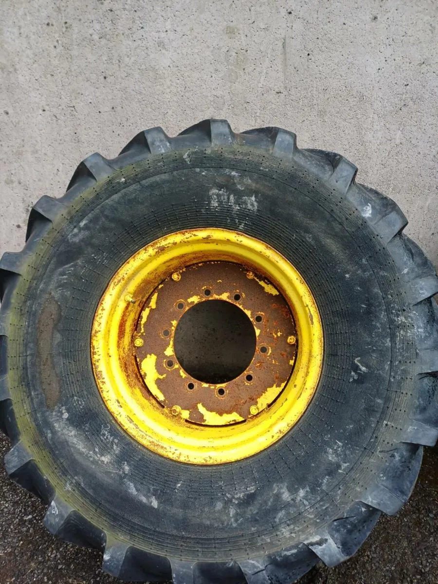 21.3 x 24 wheels, bolt in centres £500 - Image 3