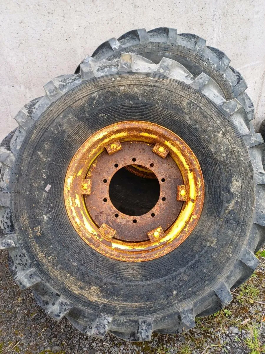 21.3 x 24 wheels, bolt in centres £500 - Image 4