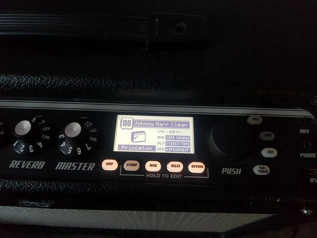 Fender Mustang 3 v2 100 watt combo and pedals - Image 2