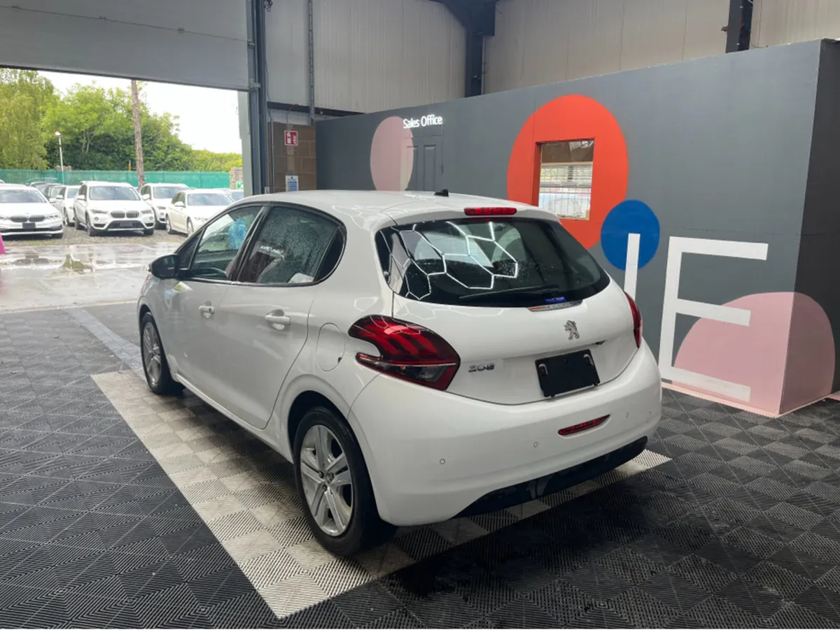 Peugeot 208 1.2 PETROL / 72k KMs / REVERSE CAMERA, - Image 4