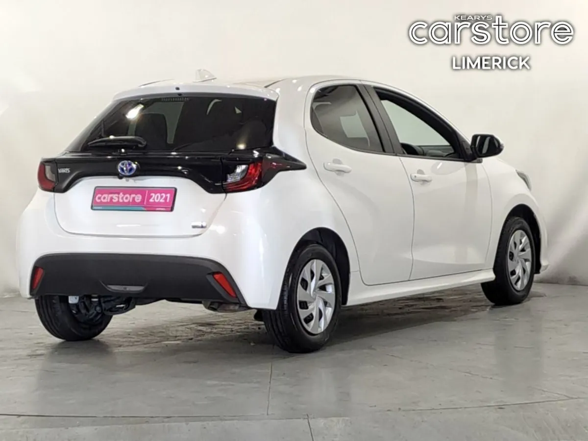Toyota Yaris Hybrid - Image 3