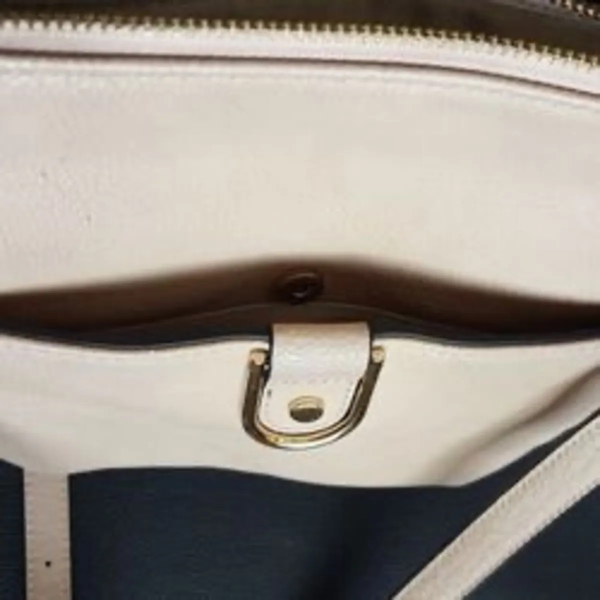 Crossbody Handbag - Image 4