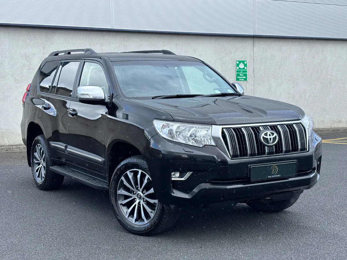 232 Toyota Landcruiser 2.8 LWB Auto 2 seat Comm - Image 1