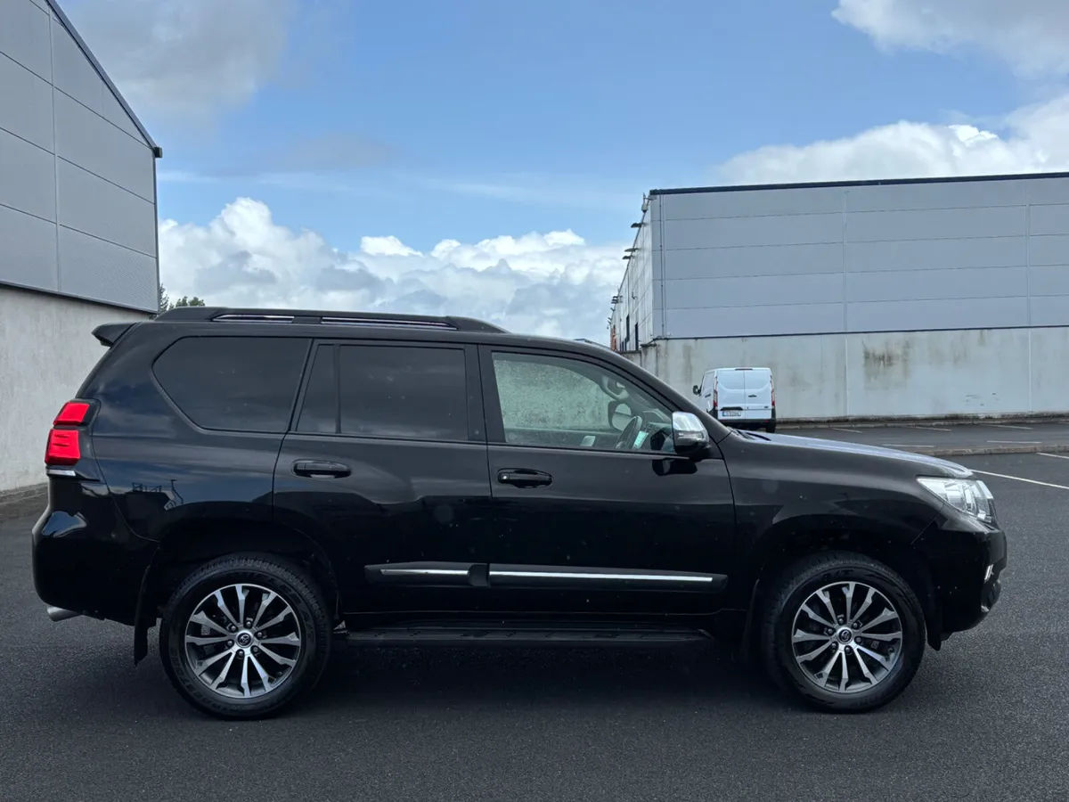 232 Toyota Landcruiser 2.8 LWB Auto 2 seat Comm - Image 4