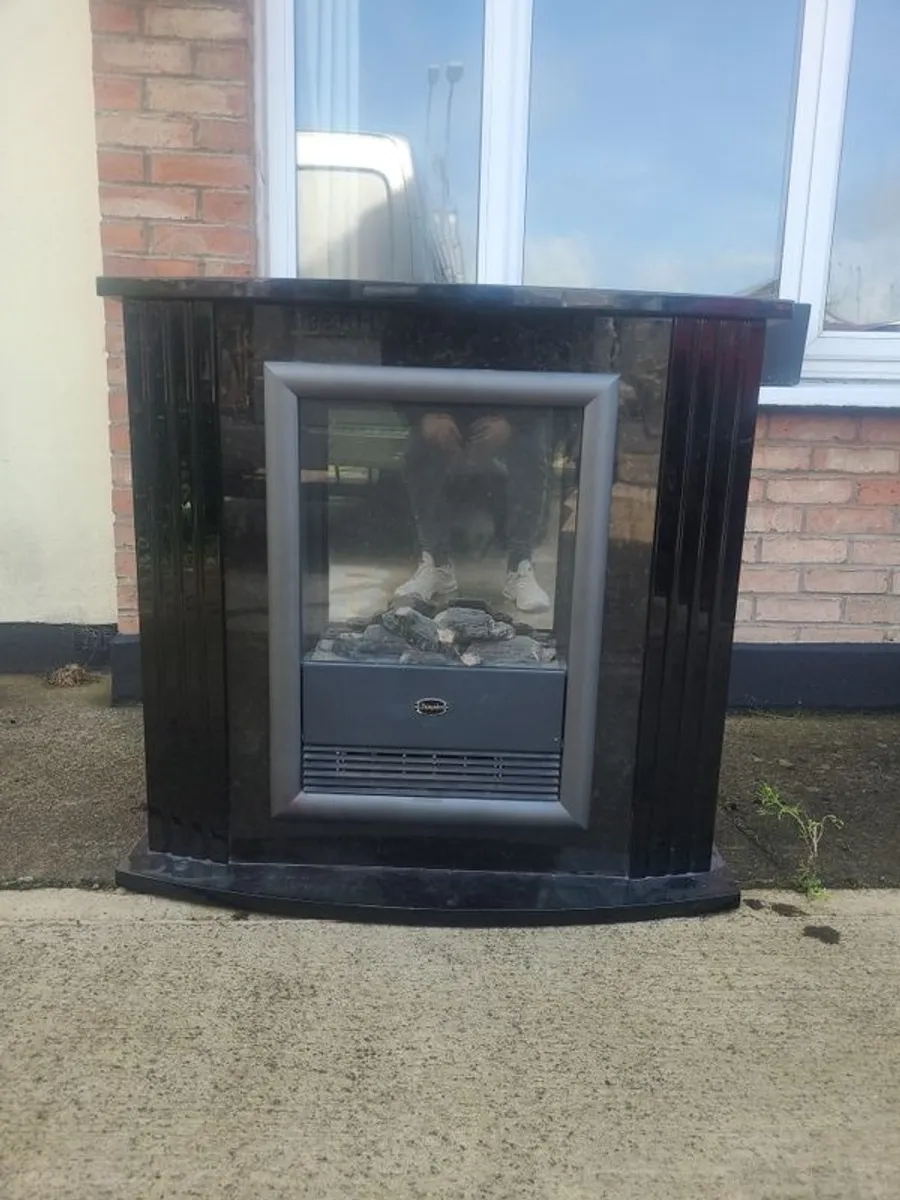Dimplex electric fire place - Image 1