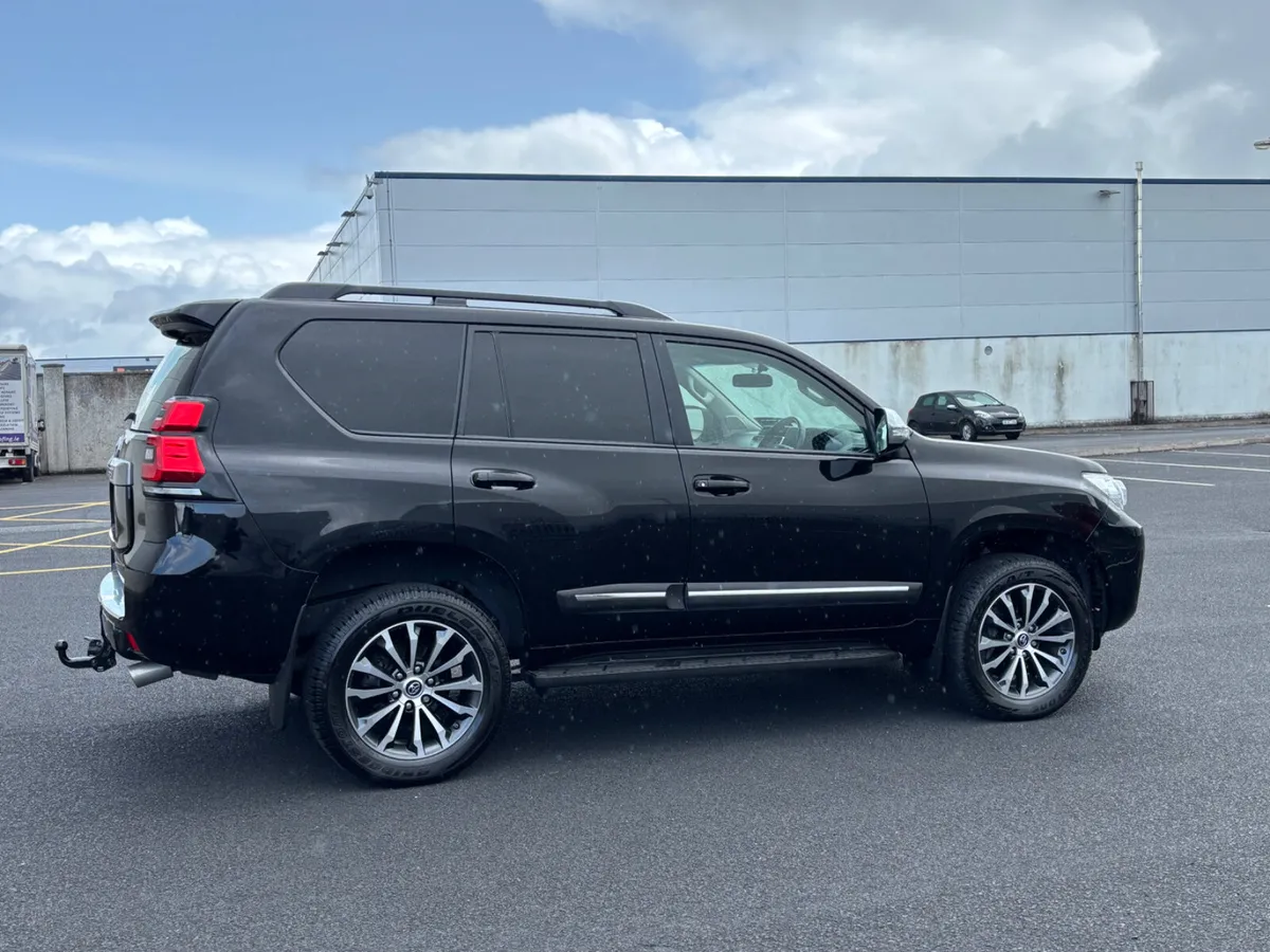 232 Toyota Landcruiser 2.8 LWB Auto 2 seat Com - Image 3