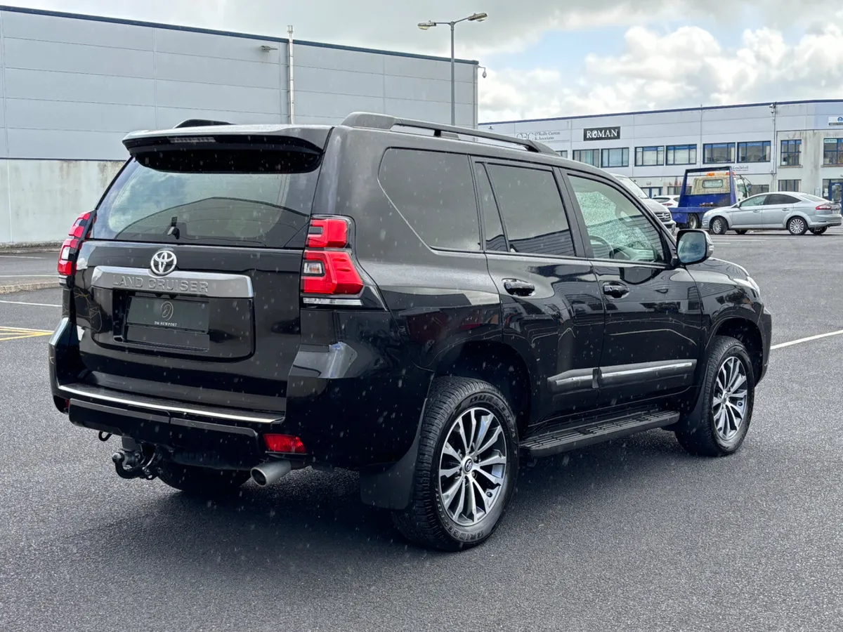 232 Toyota Landcruiser 2.8 LWB Auto 2 seat Com - Image 2