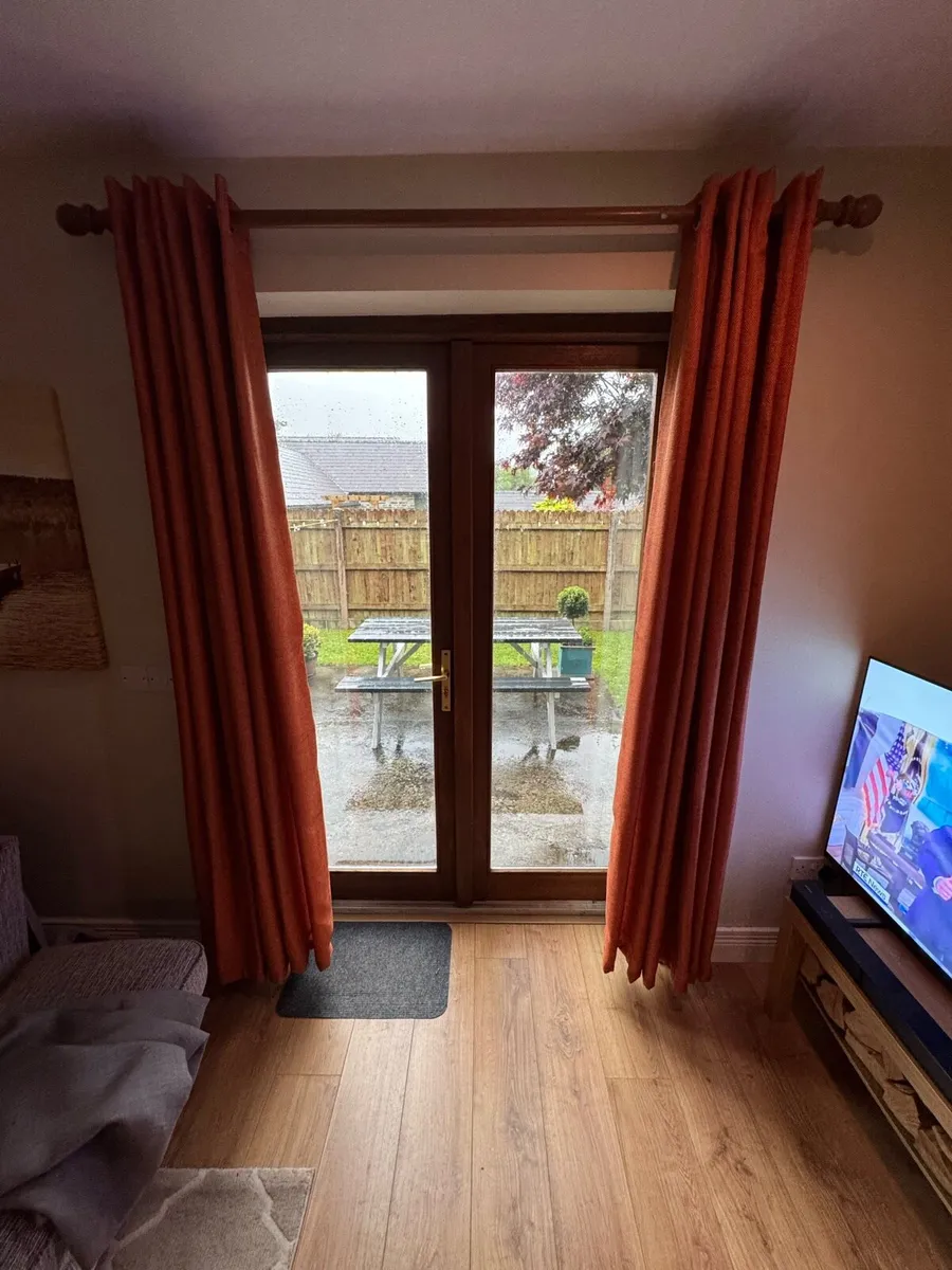 Curtains - Image 3