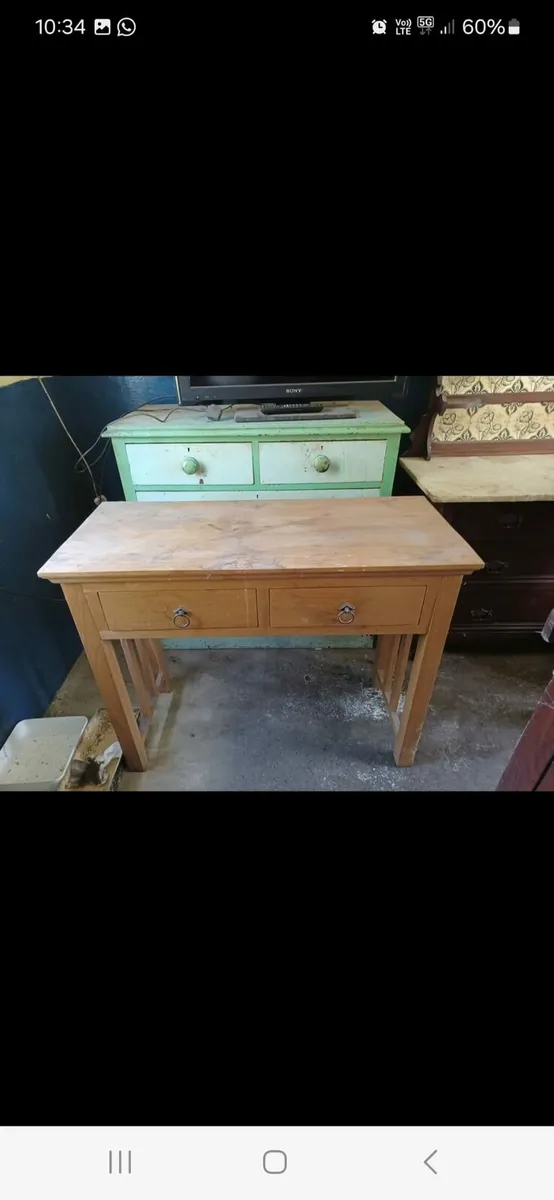 Contents of cottage - Image 4
