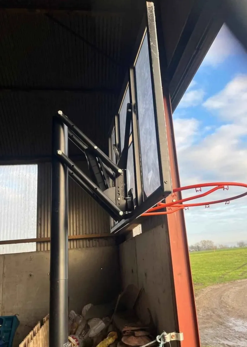Basketball hoop - Image 1