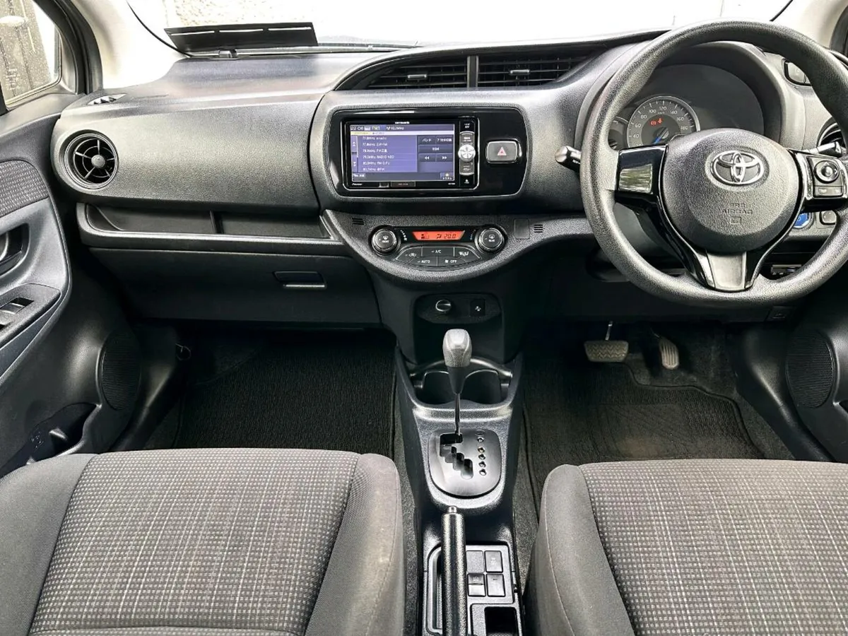 Toyota yaris hybrid 2017 - Image 2