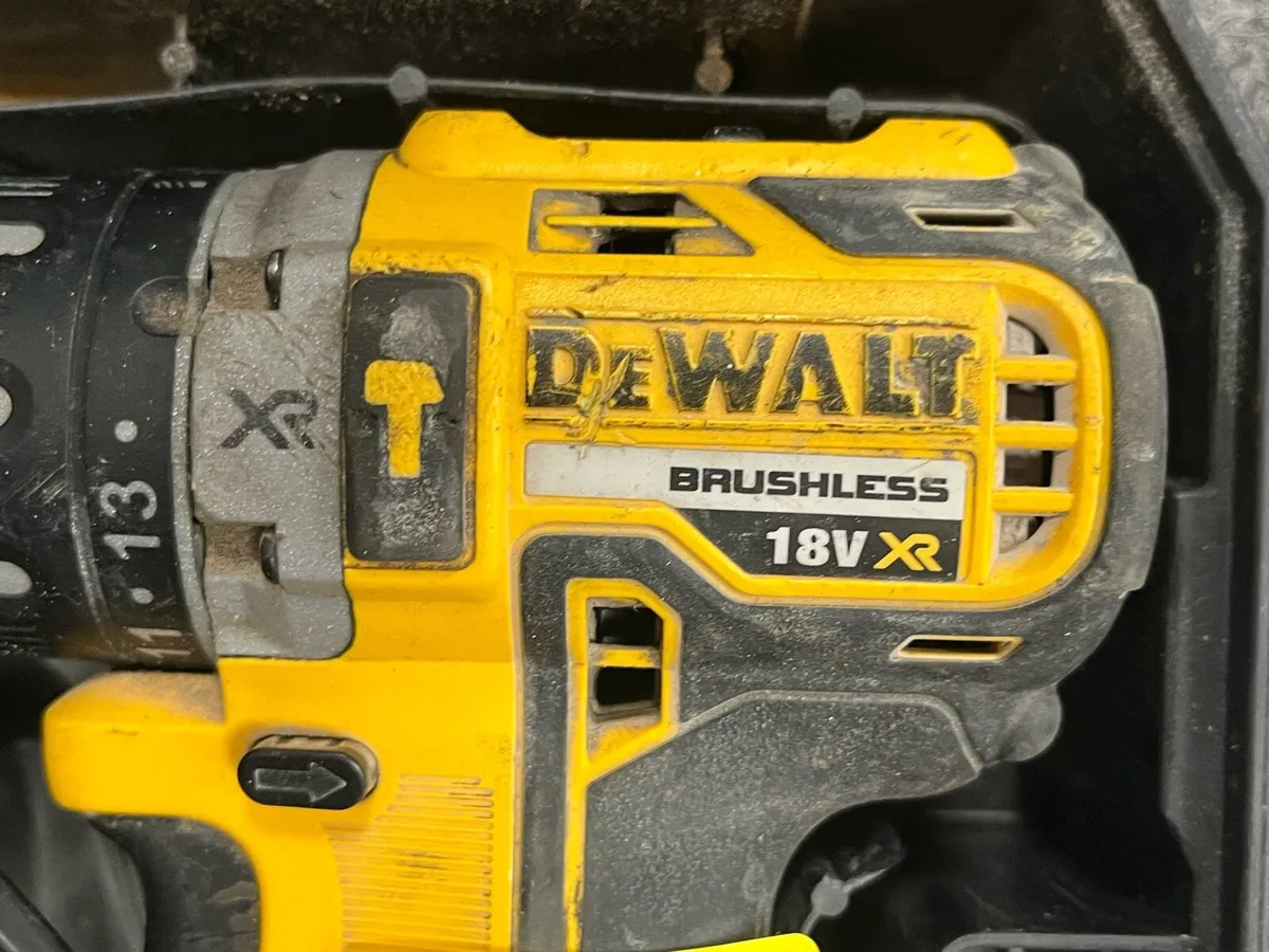 DeWalt 18v Drill & Charger - Image 2