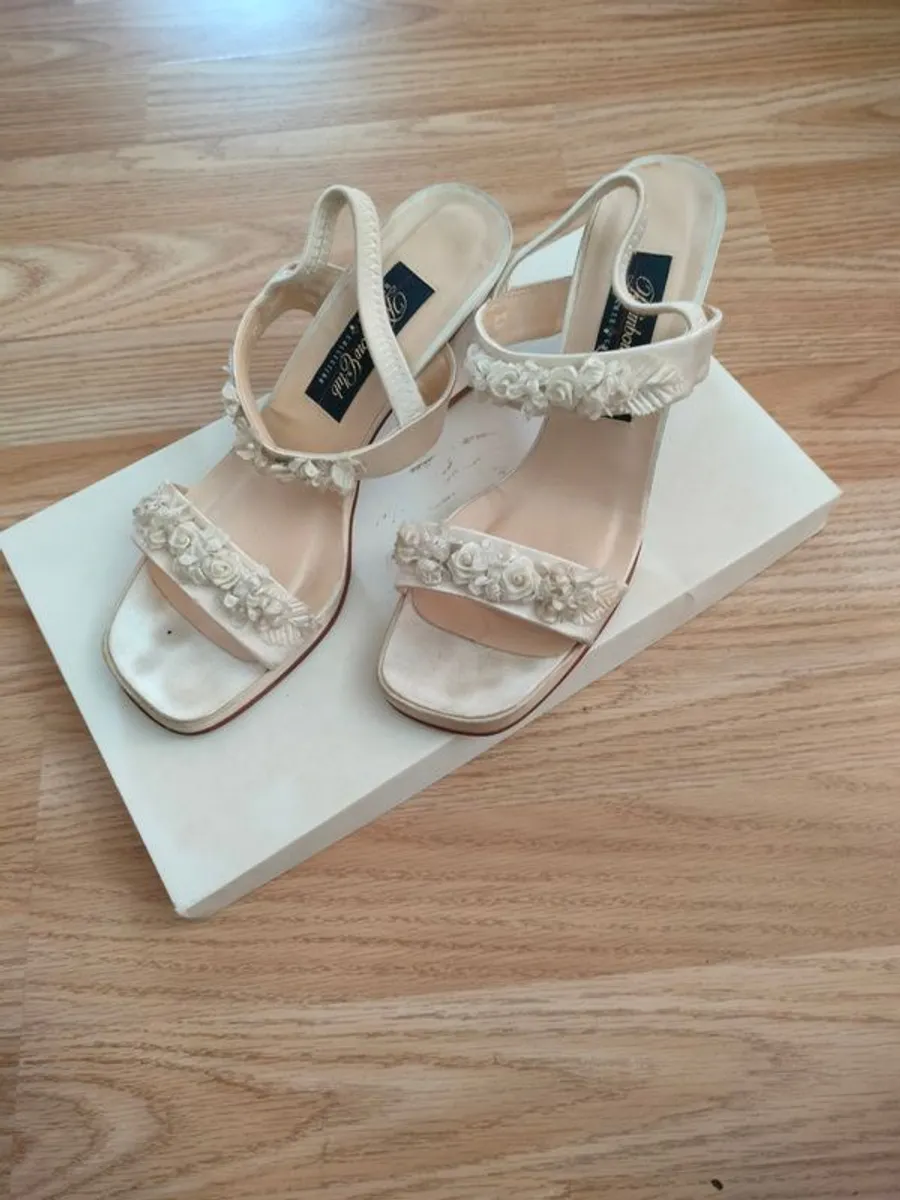 Wedding dress - Image 4