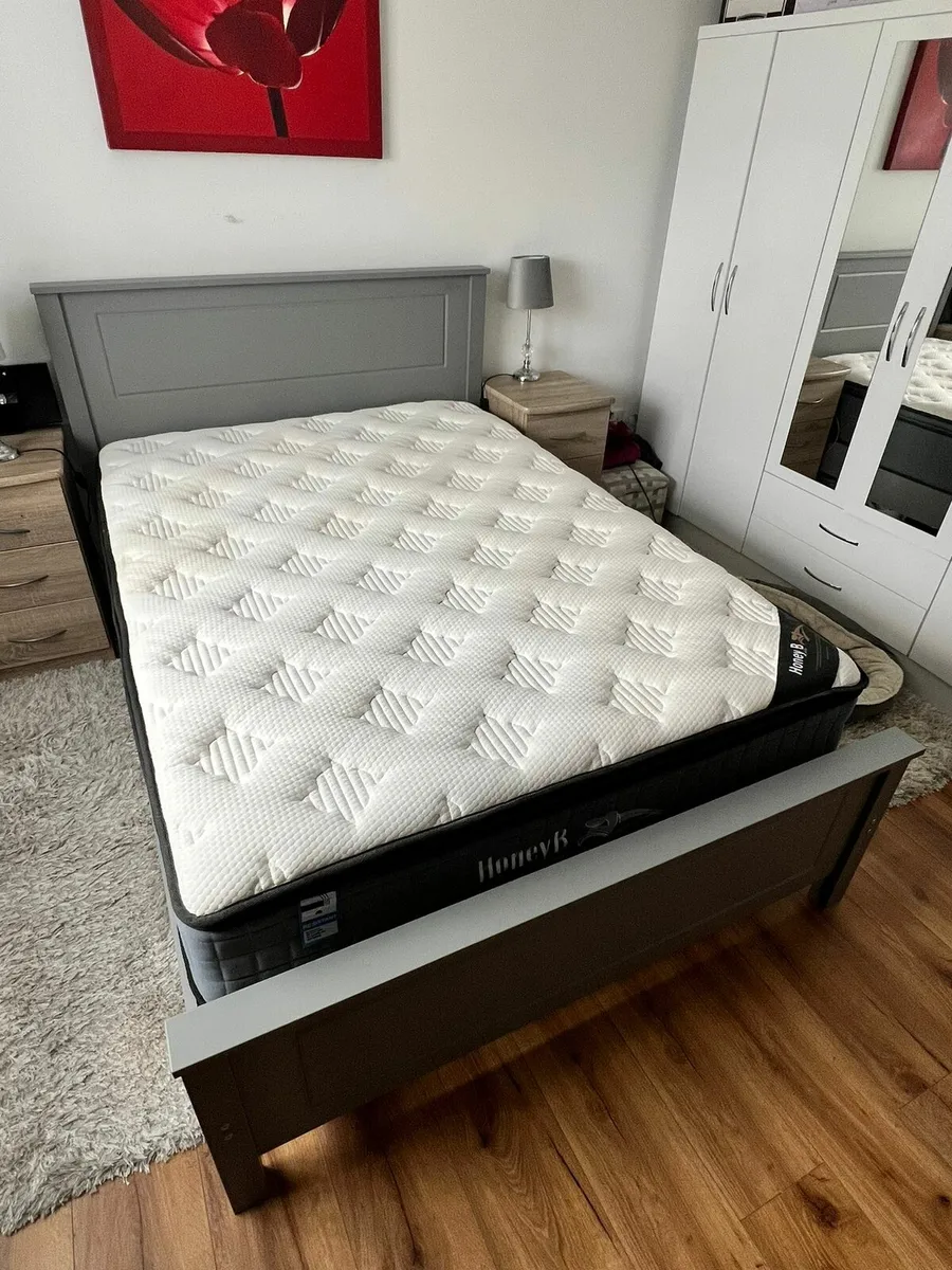 Corner sofa & double bed - Image 3