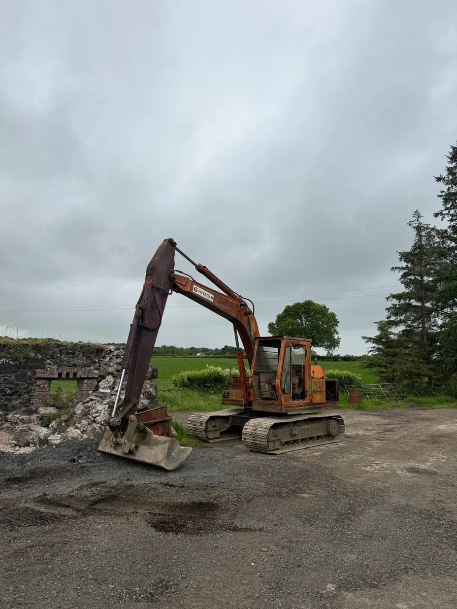 1985 hitachi UH052 13 ton digger - Image 1