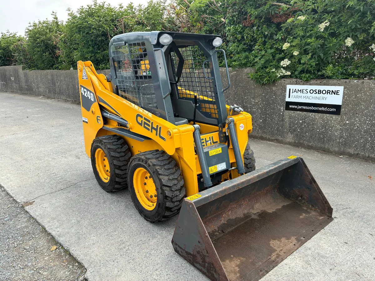 Gehl 4240 Skid Steer - Image 1