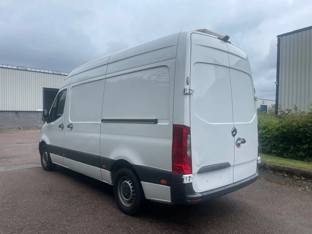 Mercedes-Benz Sprinter 2021 - Image 2