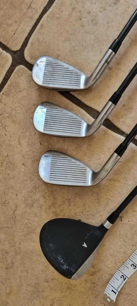 Kid's golf clubs and bag - Image 3