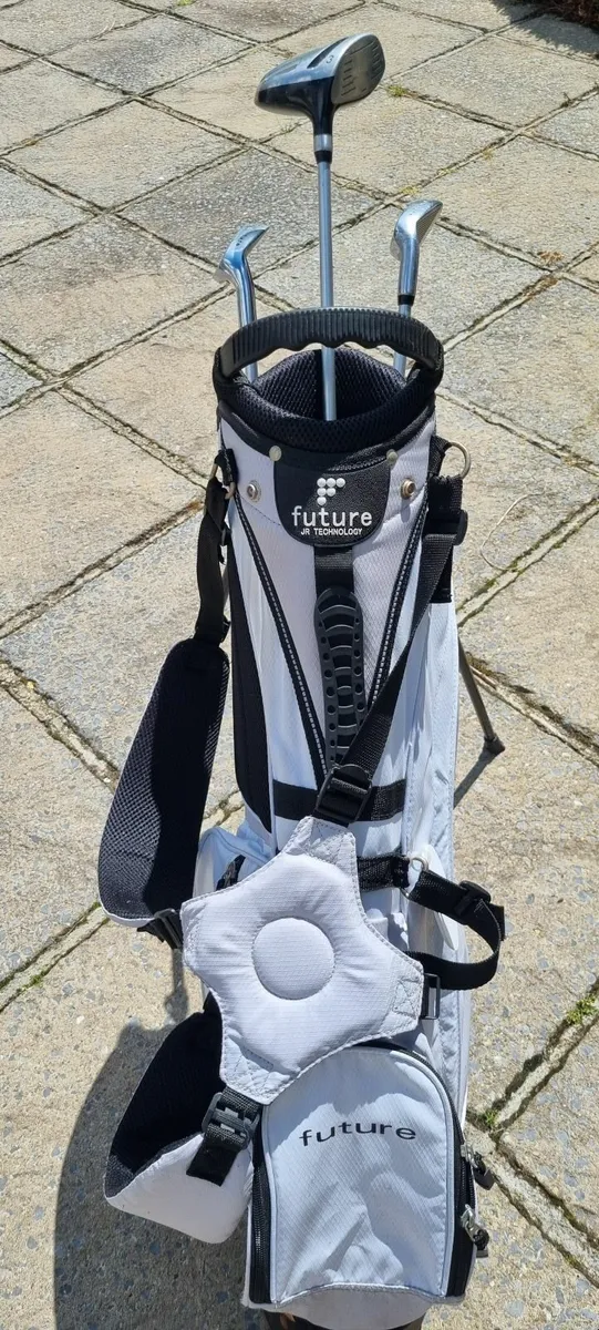 Kid's golf clubs and bag - Image 4