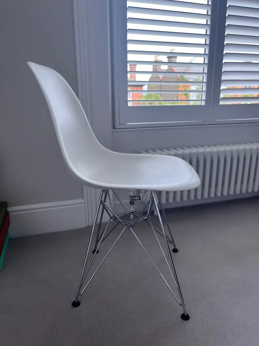 Pair of Vitra Eames DSR Dining chairs - Image 4