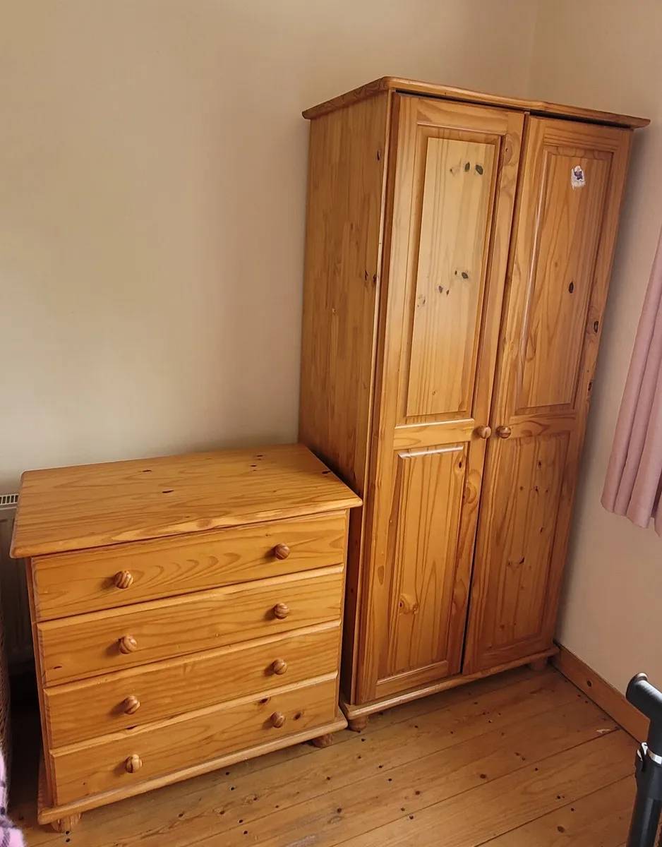 Bedroom furniture set - Image 1
