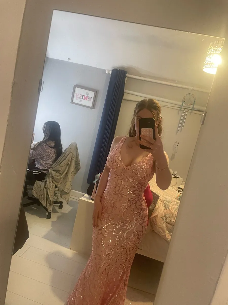 Beautiful pink sparkly ball dress - Image 4