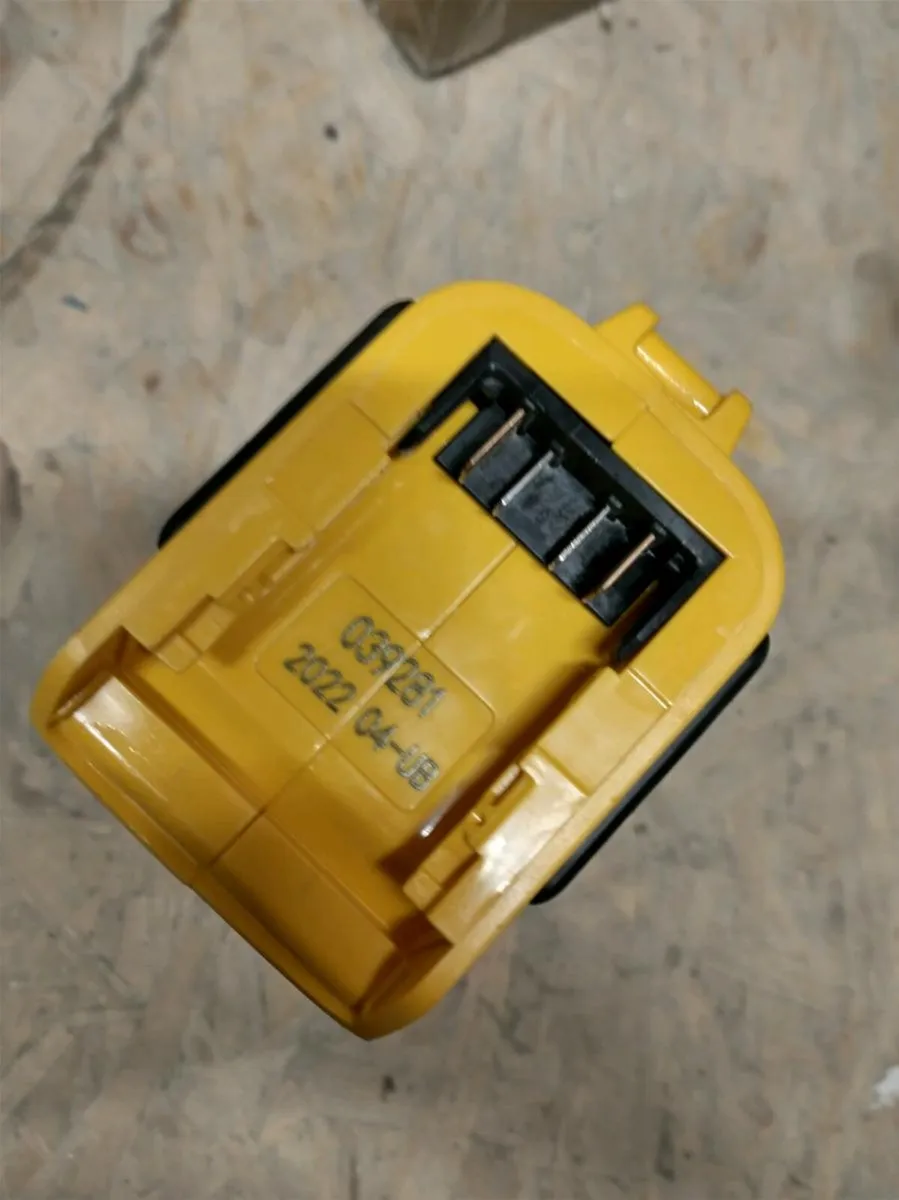 DeWalt 18v / XR LI-ON Led lamp DCL040 - Image 2