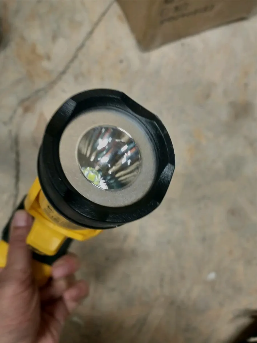 DeWalt 18v / XR LI-ON Led lamp DCL040 - Image 3