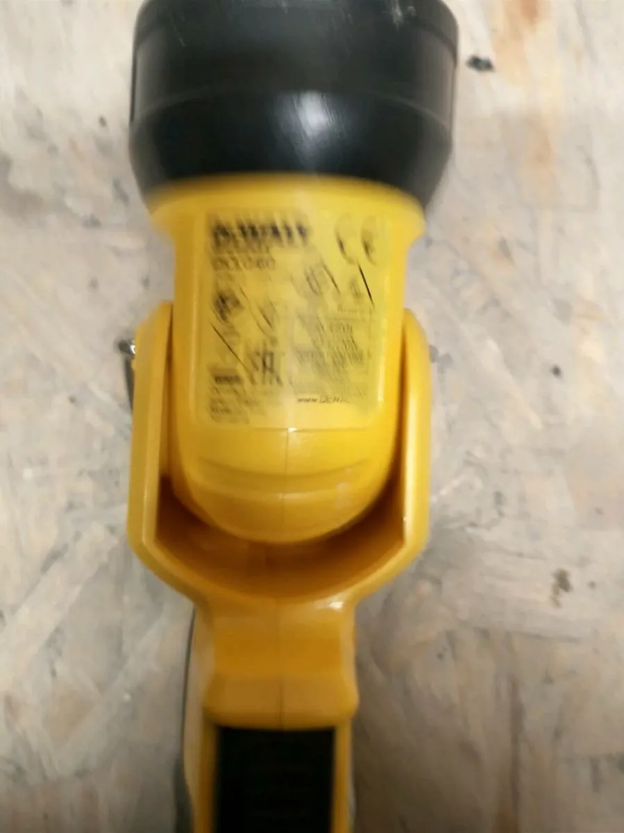 DeWalt 18v / XR LI-ON Led lamp DCL040 - Image 4