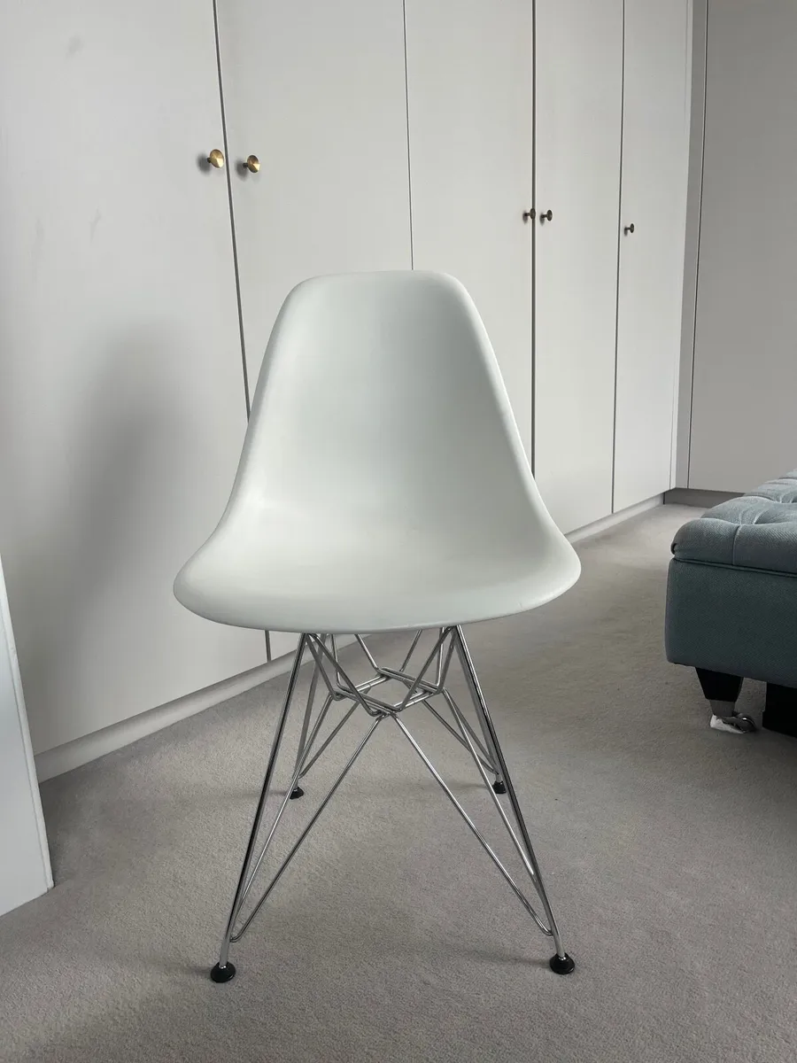 Pair of Vitra Eames DSR Dining chairs - Image 1