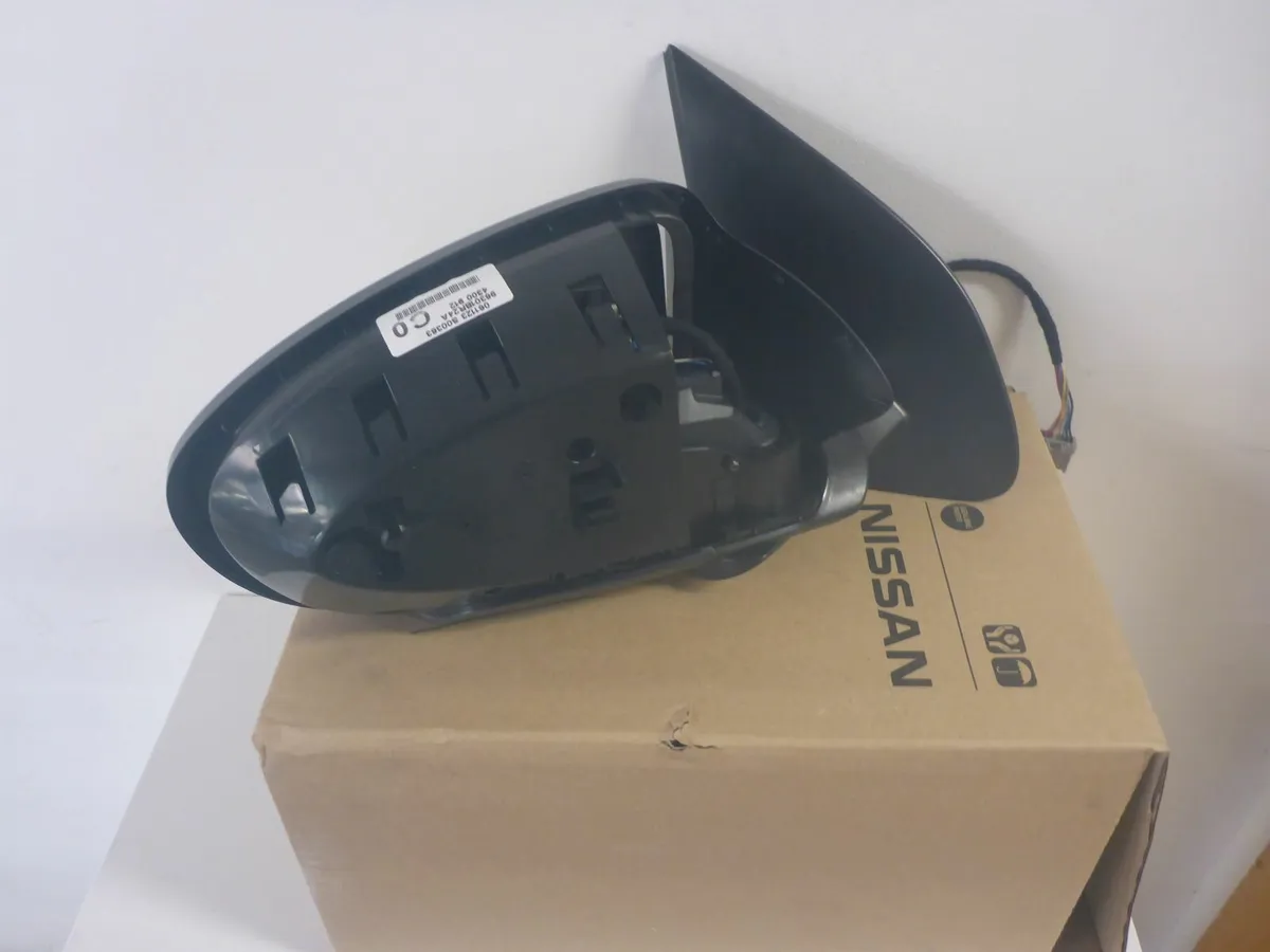Nissan Qashqai right hand Mirror and Cover - Image 3