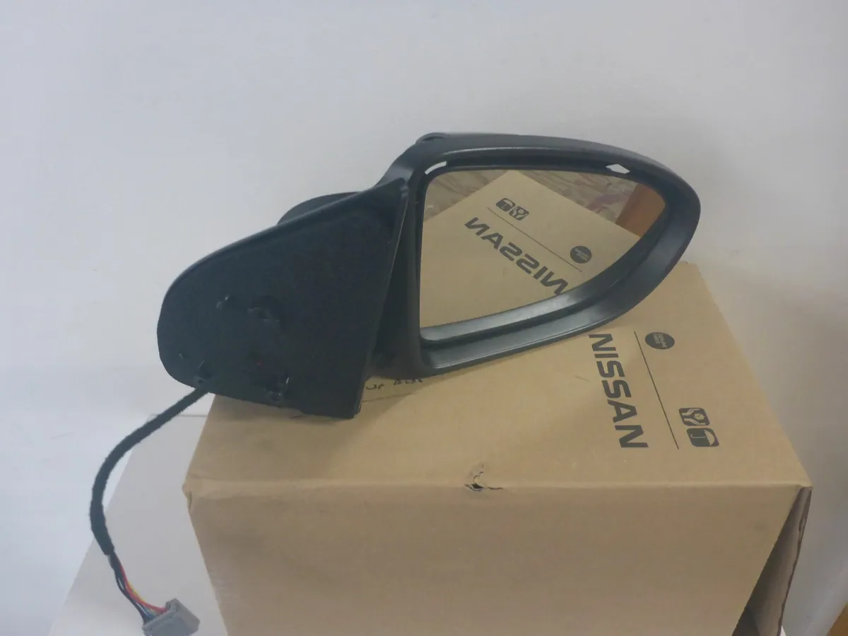Nissan Qashqai right hand Mirror and Cover - Image 1