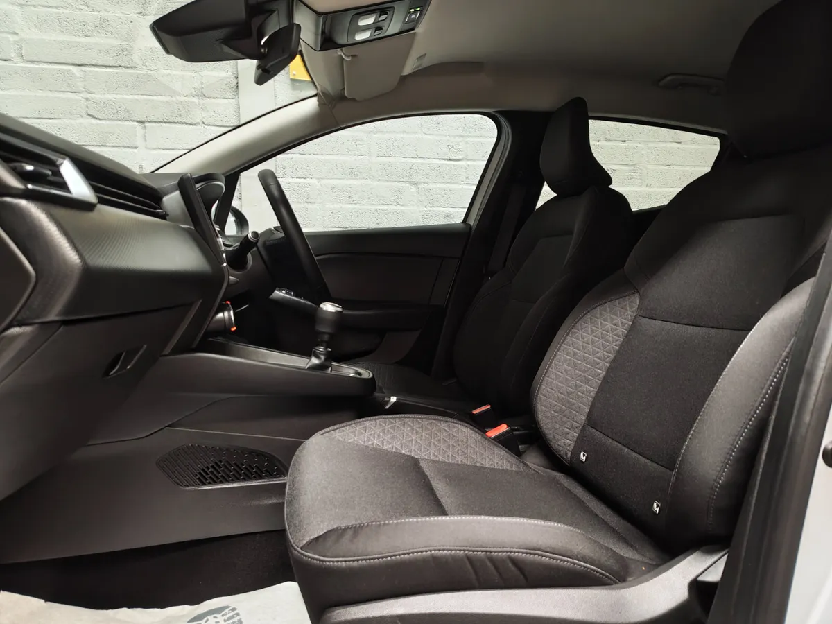 Renault Clio 2021 1.0 ICONIC SPEC EXTRAS IRISH CAR - Image 2
