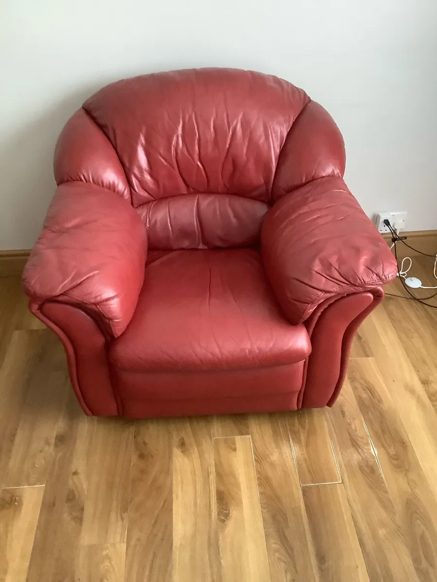 Suite of furniture - Image 1